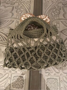 Bonita Bolso Handmade Crochet Net Tote Bag in Olive Green and Cream